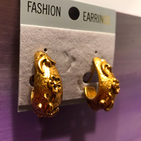 NWT Vintage Gold Drop Earrings Screw Back Clip-On - Picture 5 of 8